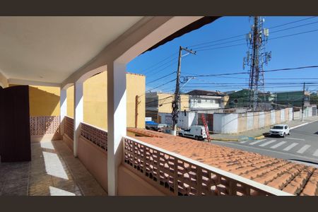 Casa para alugar com 283m², 4 quartos e 4 vagas Casa para alugar com 283m², 4 quartos e 4 vagasSacada frontal