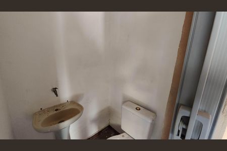Casa para alugar com 283m², 4 quartos e 4 vagas Casa para alugar com 283m², 4 quartos e 4 vagasBanheiro externo