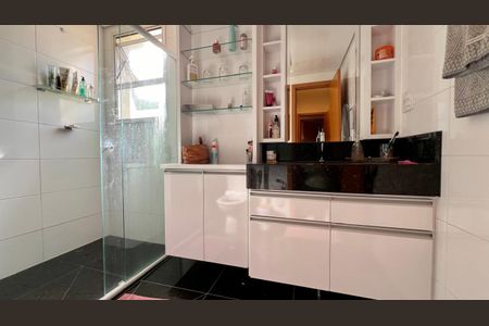 Apartamento à venda com 293m², 4 quartos e 3 vagasBanheiro da Suíte 2