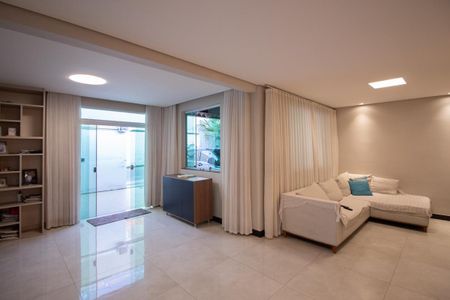 Sala de casa à venda com 3 quartos, 280m² em Copacabana, Belo Horizonte