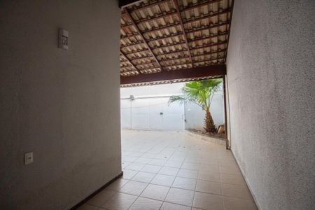 Garagem de casa à venda com 3 quartos, 280m² em Copacabana, Belo Horizonte