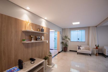 Sala de casa à venda com 3 quartos, 280m² em Vila Jardim Leblon, Belo Horizonte