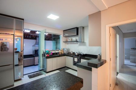 Cozinha de casa à venda com 3 quartos, 280m² em Copacabana, Belo Horizonte