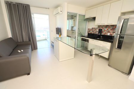 Sala de apartamento para alugar com 1 quarto, 46m² em Caminho das Árvores, Salvador