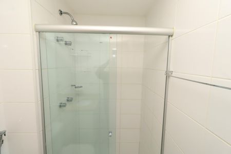 Banheiro da suíte de apartamento para alugar com 1 quarto, 46m² em Caminho das Árvores, Salvador