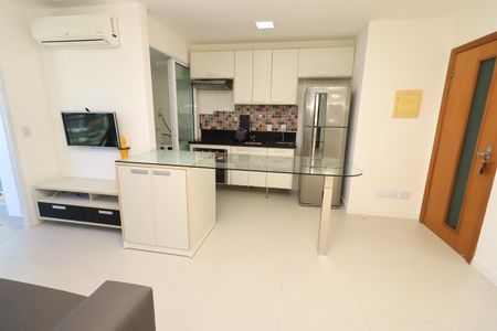 Sala de apartamento para alugar com 1 quarto, 46m² em Caminho das Árvores, Salvador