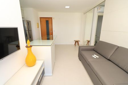 Sala de apartamento para alugar com 1 quarto, 46m² em Caminho das Árvores, Salvador
