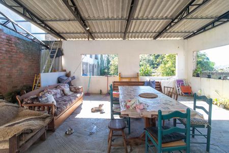 Casa à venda com 150m², 3 quartos e 4 vagas Casa à venda com 150m², 3 quartos e 4 vagasCozinha e Área de Serviço