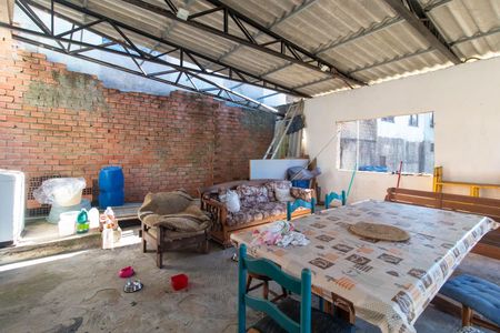 Casa à venda com 150m², 3 quartos e 4 vagas Casa à venda com 150m², 3 quartos e 4 vagasCozinha e Área de Serviço