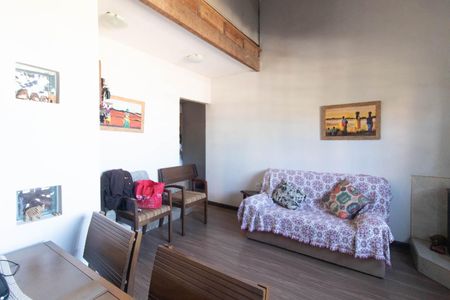 Sala de casa à venda com 3 quartos, 150m² em Cristal, Porto Alegre