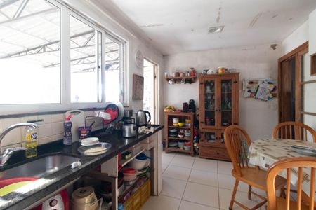 Casa à venda com 150m², 3 quartos e 4 vagas Casa à venda com 150m², 3 quartos e 4 vagasCozinha e Área de Serviço