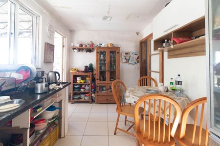 Casa à venda com 150m², 3 quartos e 4 vagas Casa à venda com 150m², 3 quartos e 4 vagasCozinha e Área de Serviço
