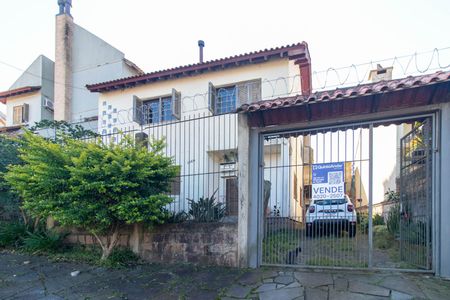 Casa à venda com 150m², 3 quartos e 4 vagas Casa à venda com 150m², 3 quartos e 4 vagasFachada