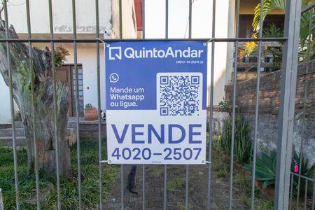 Casa à venda com 150m², 3 quartos e 4 vagas Casa à venda com 150m², 3 quartos e 4 vagasFachada
