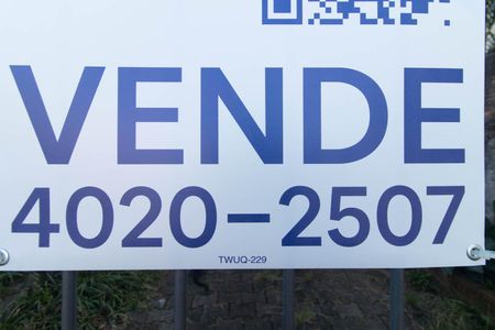 Casa à venda com 150m², 3 quartos e 4 vagas Casa à venda com 150m², 3 quartos e 4 vagasFachada