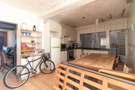 Casa à venda com 150m², 3 quartos e 4 vagas Casa à venda com 150m², 3 quartos e 4 vagasCozinha e Área de Serviço