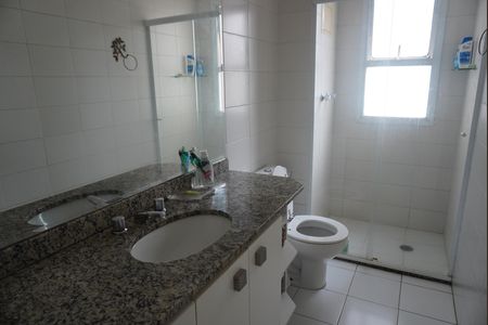Banheiro de apartamento à venda com 3 quartos, 132m² em Tamboré, Santana de Parnaíba