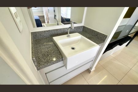 Banheiro de kitnet/studio à venda com 1 quarto, 35m² em Cambuí, Campinas