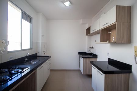 Cozinha de apartamento para alugar com 2 quartos, 45m² em Caguaçu, Sorocaba