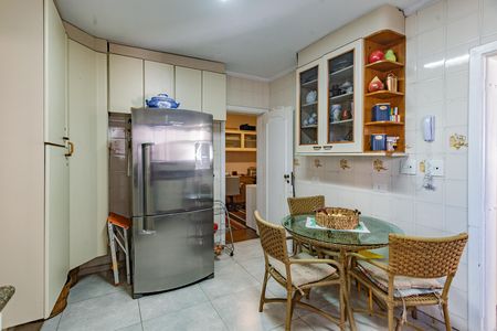 Apartamento para alugar com 217m², 4 quartos e 3 vagas Apartamento para alugar com 217m², 4 quartos e 3 vagasCozinha