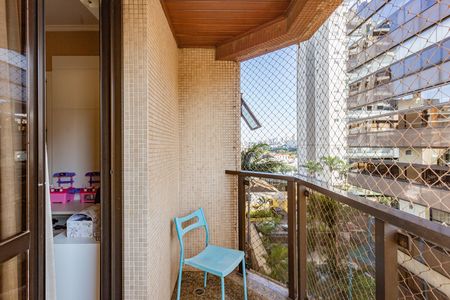 Apartamento para alugar com 217m², 4 quartos e 3 vagas Apartamento para alugar com 217m², 4 quartos e 3 vagasVaranda da Suíte 2