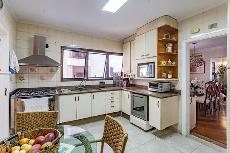 Apartamento para alugar com 217m², 4 quartos e 3 vagas Apartamento para alugar com 217m², 4 quartos e 3 vagasCozinha