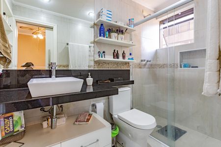 Apartamento para alugar com 217m², 4 quartos e 3 vagas Apartamento para alugar com 217m², 4 quartos e 3 vagasBanheiro da Suíte 2