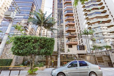 Apartamento para alugar com 217m², 4 quartos e 3 vagas Apartamento para alugar com 217m², 4 quartos e 3 vagasFachada