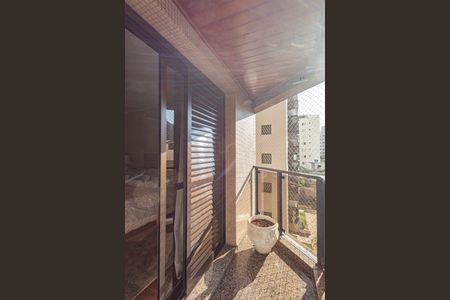 Apartamento para alugar com 217m², 4 quartos e 3 vagas Apartamento para alugar com 217m², 4 quartos e 3 vagasVaranda da Suíte 3