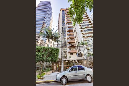 Apartamento para alugar com 217m², 4 quartos e 3 vagas Apartamento para alugar com 217m², 4 quartos e 3 vagasFachada
