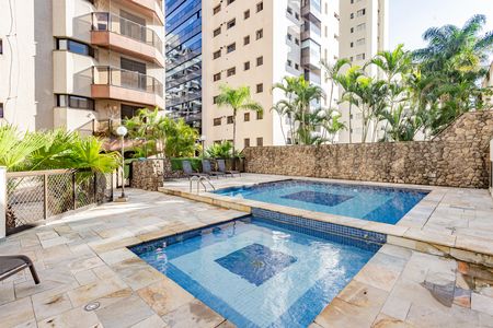 Apartamento para alugar com 217m², 4 quartos e 3 vagas Apartamento para alugar com 217m², 4 quartos e 3 vagasÁrea comum - Piscina