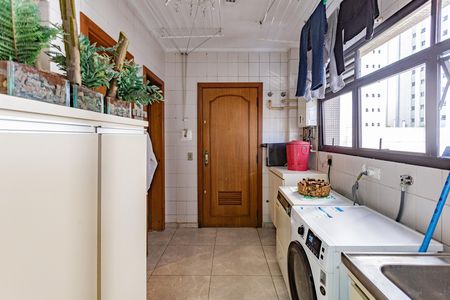 Apartamento para alugar com 217m², 4 quartos e 3 vagas Apartamento para alugar com 217m², 4 quartos e 3 vagasÁrea de Serviço