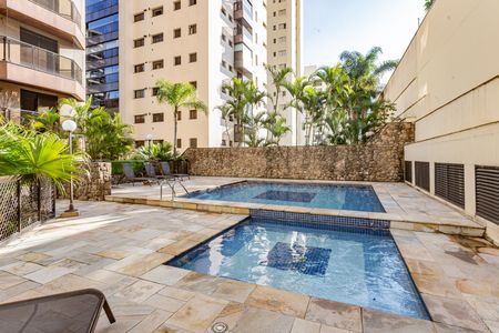 Apartamento para alugar com 217m², 4 quartos e 3 vagas Apartamento para alugar com 217m², 4 quartos e 3 vagasÁrea comum - Piscina