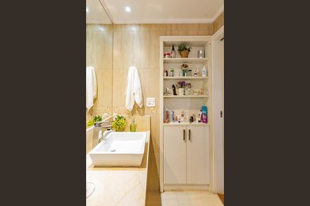 Apartamento para alugar com 217m², 4 quartos e 3 vagas Apartamento para alugar com 217m², 4 quartos e 3 vagasBanheiro da Suíte 1