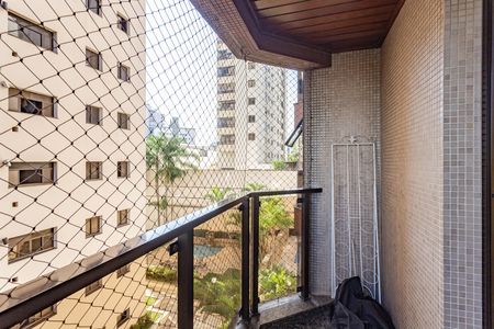 Apartamento para alugar com 217m², 4 quartos e 3 vagas Apartamento para alugar com 217m², 4 quartos e 3 vagasVaranda da Suíte 1