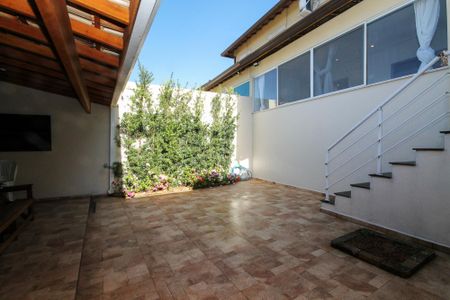 Casa de condomínio para alugar com 105m², 3 quartos e 2 vagasQuintal