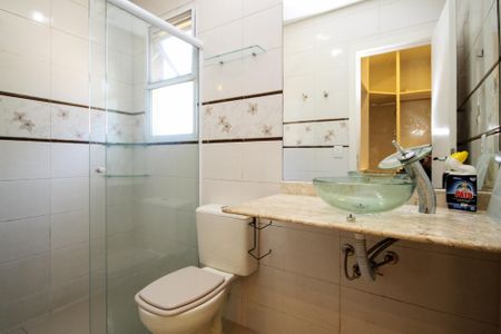 Casa de condomínio para alugar com 105m², 3 quartos e 2 vagasBanheiro Suíte