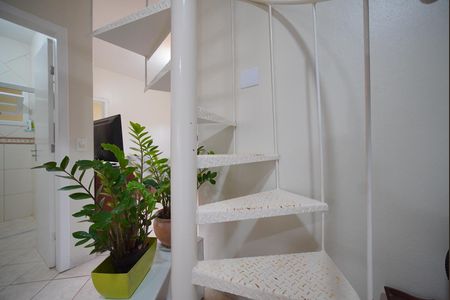 Casa para alugar com 130m², 4 quartos e 2 vagasEscada de acesso a cobertura