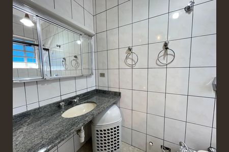 Casa para alugar com 237m², 5 quartos e 8 vagas Casa para alugar com 237m², 5 quartos e 8 vagasBanheiro 2