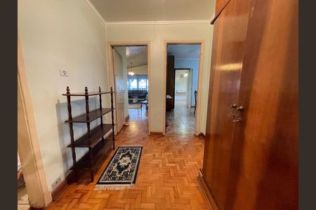 Casa para alugar com 237m², 5 quartos e 8 vagas Casa para alugar com 237m², 5 quartos e 8 vagasHall quartos