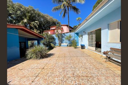 Casa para alugar com 237m², 5 quartos e 8 vagas Casa para alugar com 237m², 5 quartos e 8 vagasQuintal
