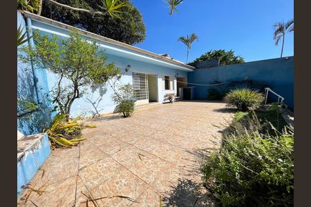 Casa para alugar com 237m², 5 quartos e 8 vagas Casa para alugar com 237m², 5 quartos e 8 vagasQuintal