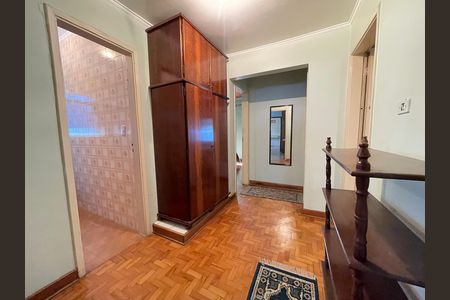 Casa para alugar com 237m², 5 quartos e 8 vagas Casa para alugar com 237m², 5 quartos e 8 vagasSala