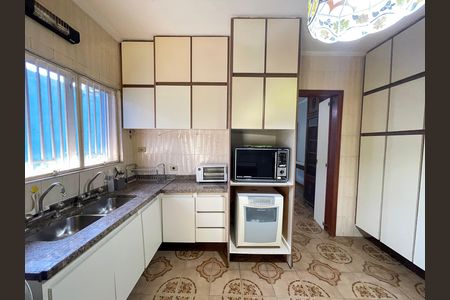 Casa para alugar com 237m², 5 quartos e 8 vagas Casa para alugar com 237m², 5 quartos e 8 vagasCozinha