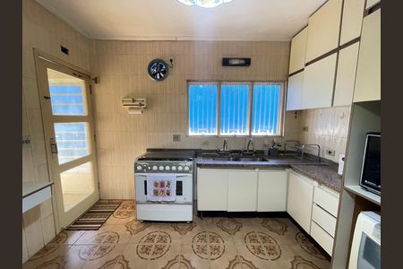 Casa para alugar com 237m², 5 quartos e 8 vagas Casa para alugar com 237m², 5 quartos e 8 vagasCozinha