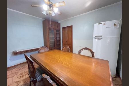 Casa para alugar com 237m², 5 quartos e 8 vagas
