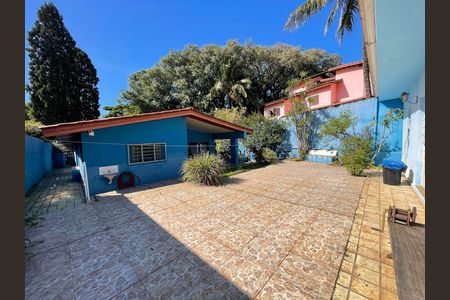 Casa para alugar com 237m², 5 quartos e 8 vagas Casa para alugar com 237m², 5 quartos e 8 vagasQuintal