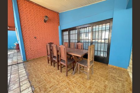 Casa para alugar com 237m², 5 quartos e 8 vagas Casa para alugar com 237m², 5 quartos e 8 vagasQuintal