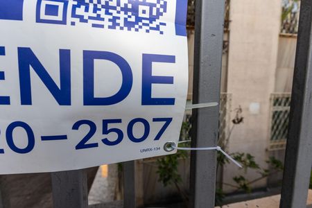 Apartamento à venda com 108m², 3 quartos e 1 vaga Apartamento à venda com 108m², 3 quartos e 1 vagaFachada com Código