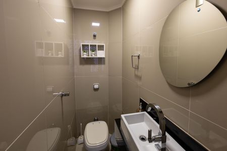 Apartamento à venda com 108m², 3 quartos e 1 vaga Apartamento à venda com 108m², 3 quartos e 1 vagaBanheiro da Área de Serviço
